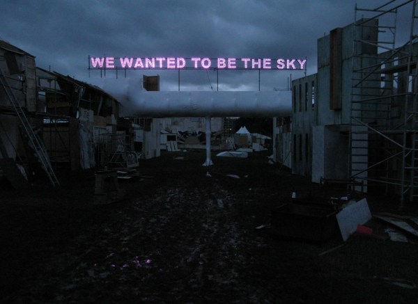 tim_etchells_we_wanted_to_be_the_sky_01_full